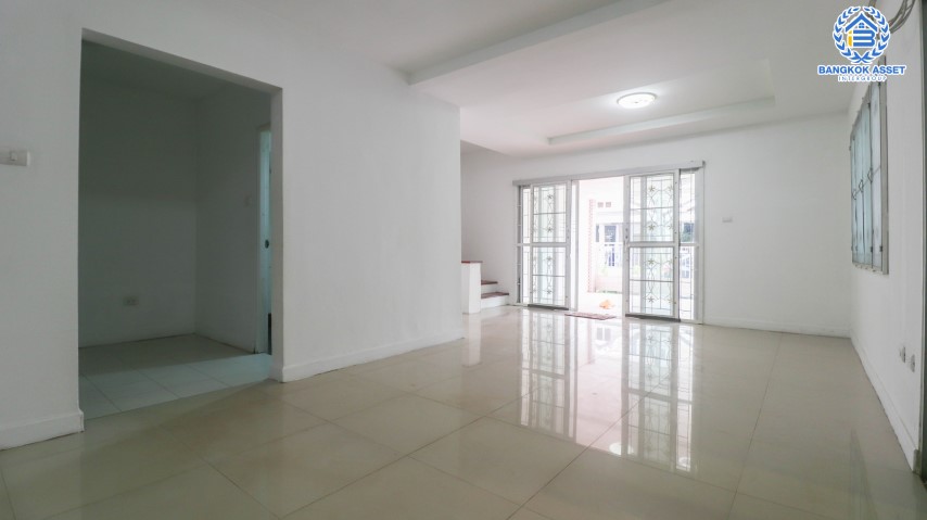 *****ทาวน์เฮ้าส์มือสองย่านปทุมธานี ม.พฤกษาวิลล์16 รังสิต-องครักษ์ #หลังมุม เนื้อที่กว้างขวางถึงเกือบ 30 ตร.ว. ฟังก์ชัน 3 ห้องนอน 2 ห้องน้ำ 2 ที่จอดรถ ต่อเติมพื้นที่หลังคา ห้องครัว และห้องอเนกประสงค์แล้ว ใกล้ฟิวเจอร์พาร์ค รังสิต และทางด่วน "ดอนเมือง-โทลล์เวย์"...